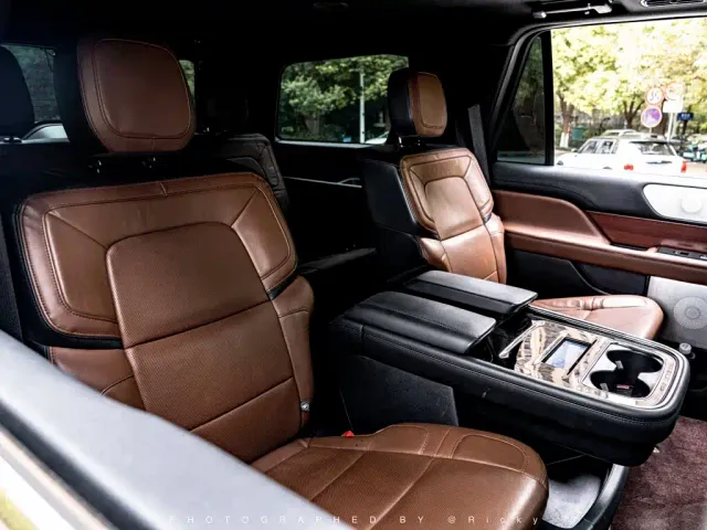 Lincoln Navigator — Фото автомобиля 12
