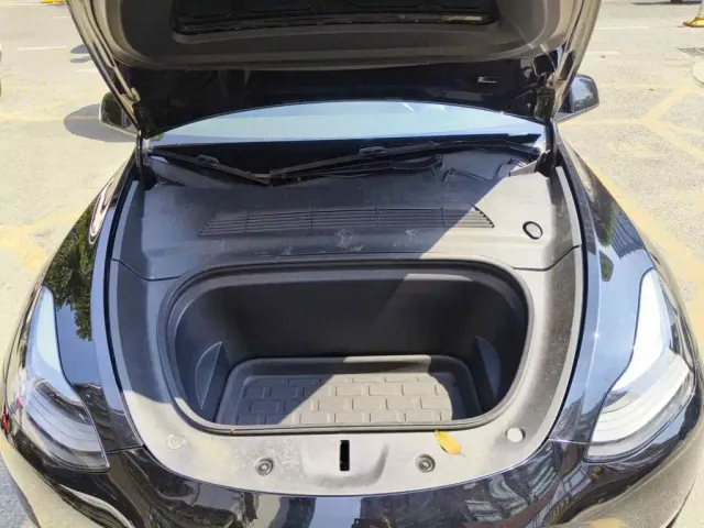 Tesla Model Y — Фото автомобиля 3