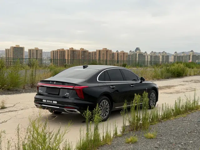 Hongqi H5 — Фото автомобиля 4