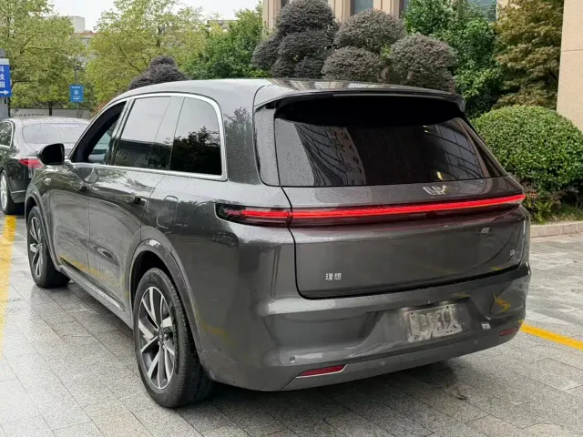 Li Auto L8 — Фото автомобиля 3