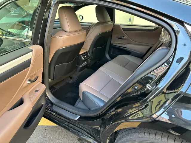 Lexus ES — Фото автомобиля 16