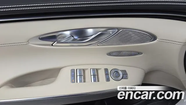 Genesis GV70 — Фото автомобиля 24