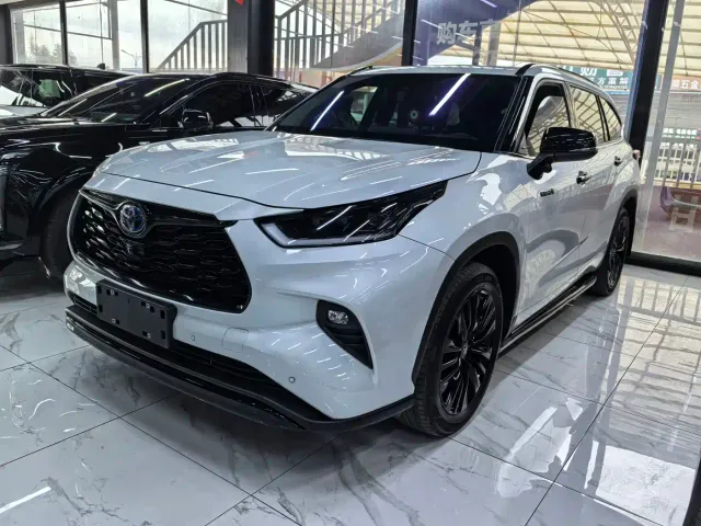 Фотография автомобиля — Toyota Highlander