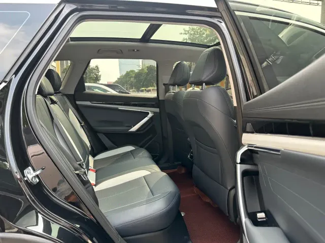 Geely Boyue L 2024 1.5TD DCT Premium Edition — Фото автомобиля 9