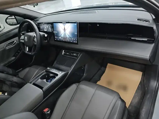 BYD Qin L — Фото автомобиля 9