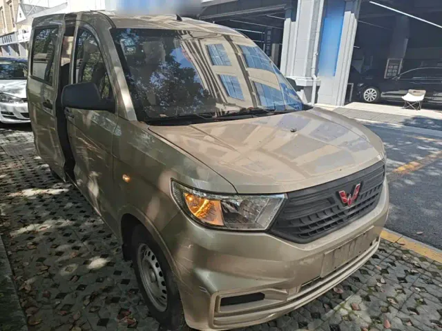 Wuling Hongguang V — Фото автомобиля 3