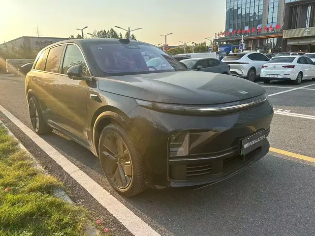 Li Auto L7 — Фото автомобиля 14