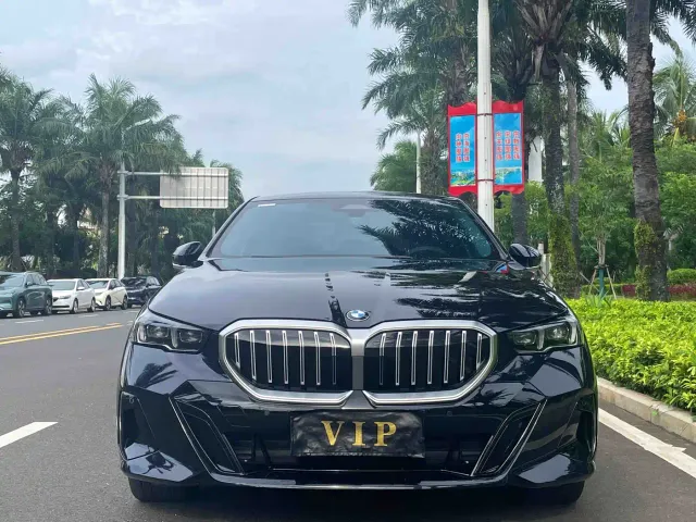 BMW 5 Series — Фото автомобиля 2