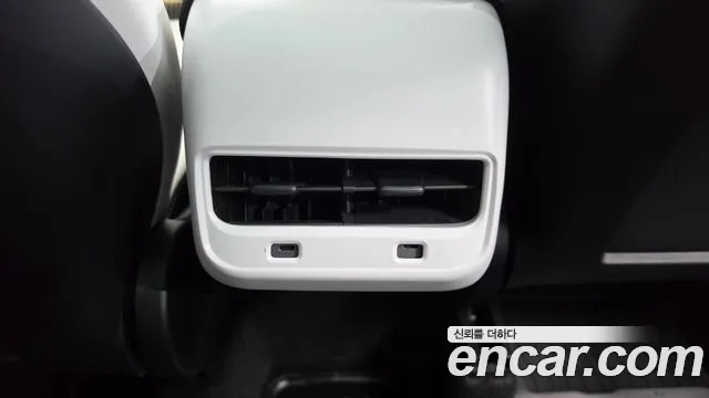 Tesla Model Y — Фото автомобиля 21