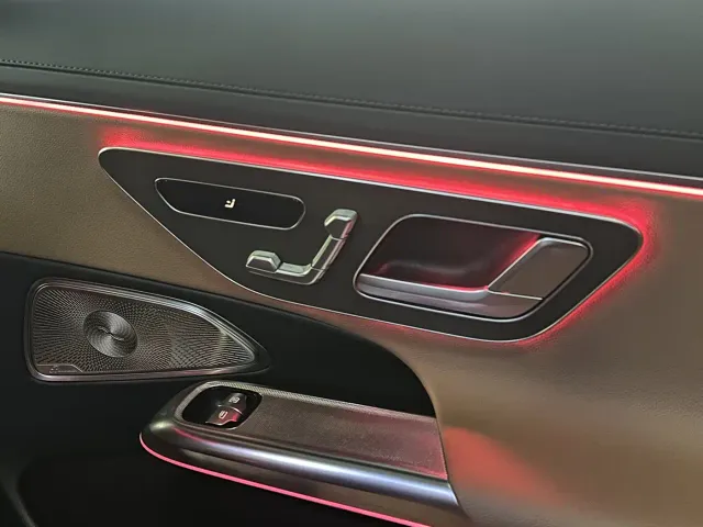Mercedes-Benz E-Class — Фото автомобиля 12