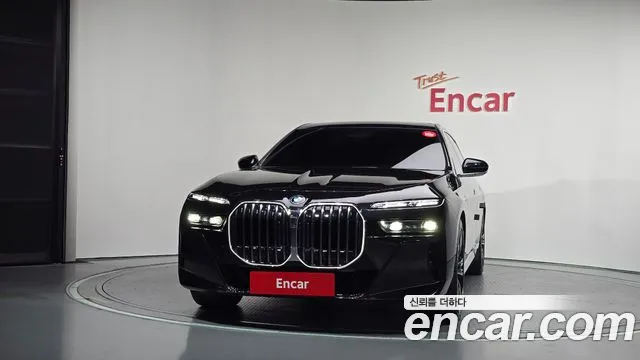 BMW 7 Series G70 — Фото автомобиля 3
