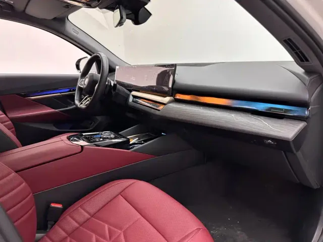 BMW 5 Series — Фото автомобиля 11