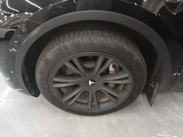 Tesla Model Y — Фото автомобиля 22