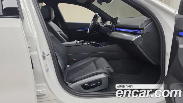 BMW 5 Series G60 — Фото автомобиля 16