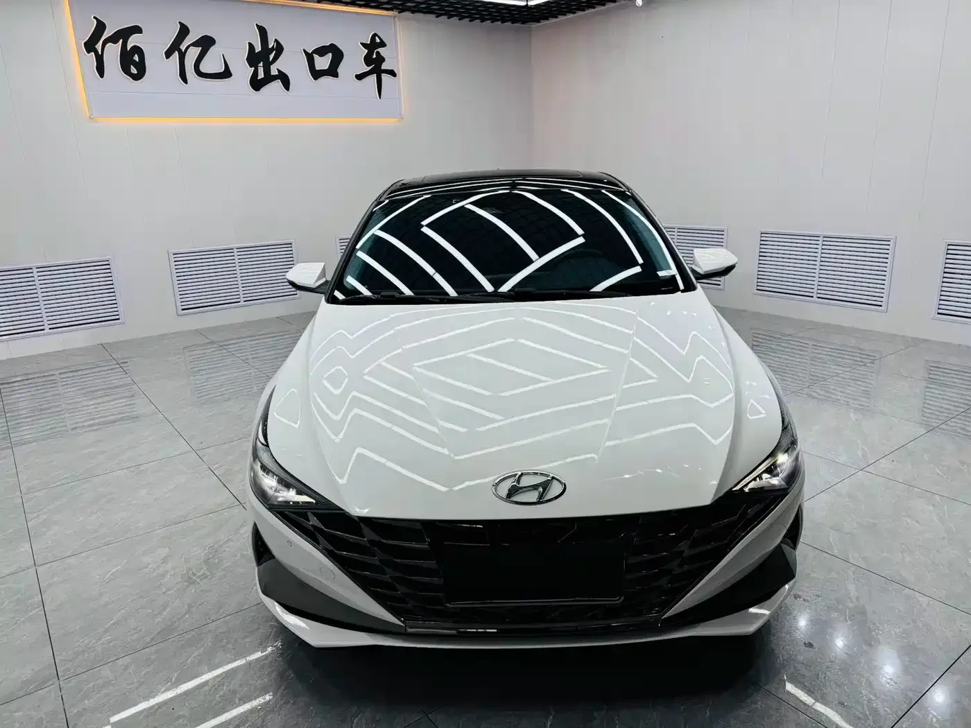 Hyundai Elantra 2022 1.5L CVT LUX Premium Edition — Фото автомобиля 2