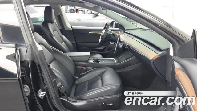 Tesla Model 3 — Фото автомобиля 17