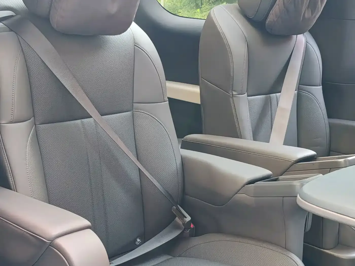 Li Auto Li Auto MEGA 2024 Ultra — Фото автомобиля 21