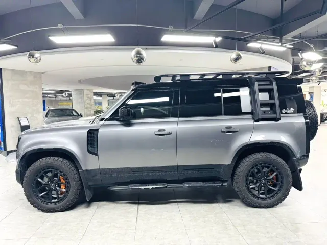 Land Rover Defender — Фото автомобиля 2