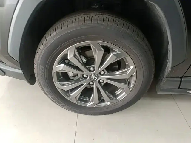 Toyota RAV4 — Фото автомобиля 22