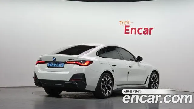 BMW i4 — Фото автомобиля 2