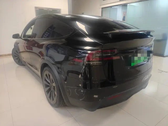 Tesla Model X — Фото автомобиля 3