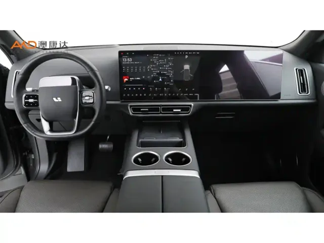 Li Auto L8 — Фото автомобиля 5