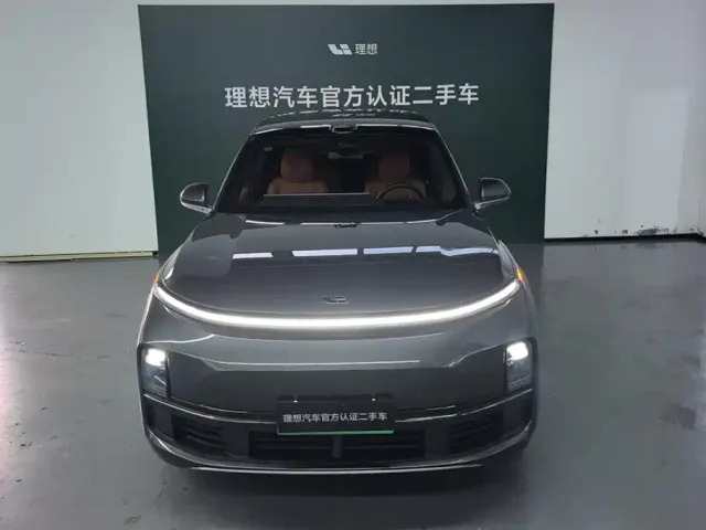 Li Auto L8 — Фото автомобиля 2