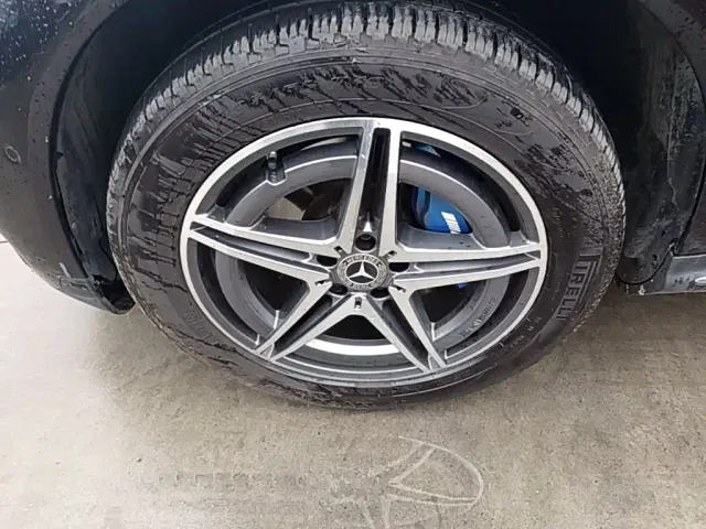 Mercedes-Benz EQC — Фото автомобиля 22