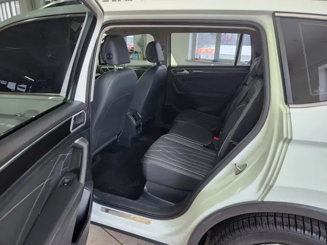 Volkswagen Tiguan L — Фото автомобиля 8