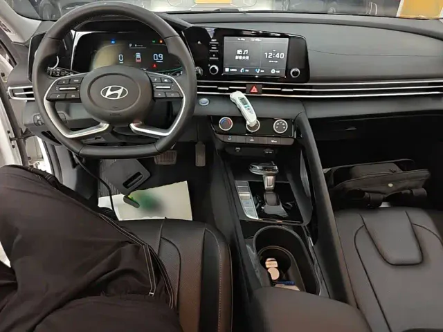 Hyundai Elantra — Фото автомобиля 9