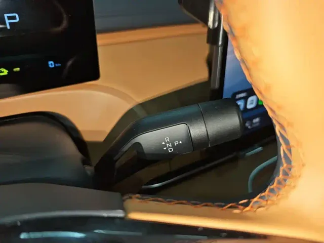 Geely Galaxy Starship 7 EM-i — Фото автомобиля 13