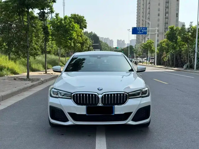 Фотография автомобиля — BMW 5 Series