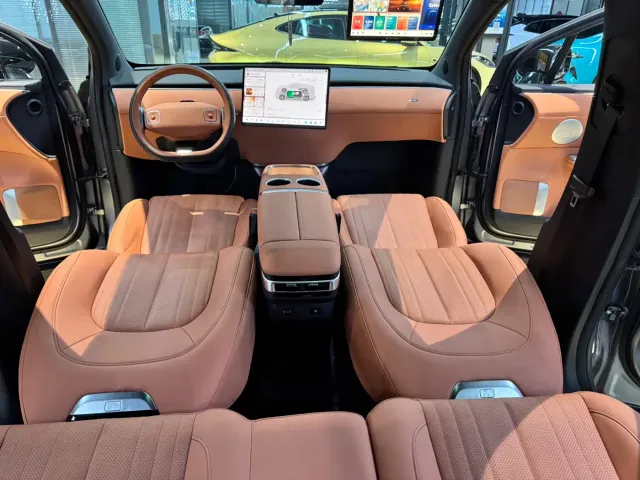 Changan Qiyuan E07 — Фото автомобиля 30