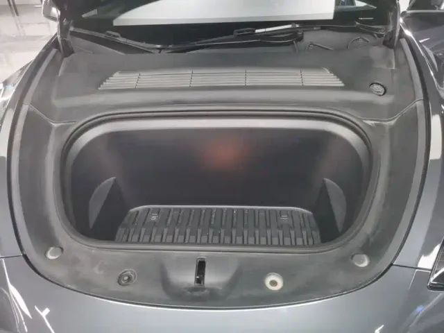 Tesla Model Y — Фото автомобиля 19