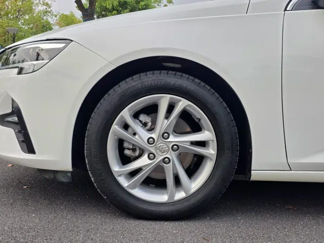 Buick Regal — Фото автомобиля 23