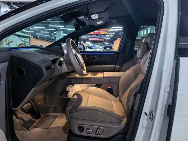 Li Auto i6 — Фото автомобиля 8