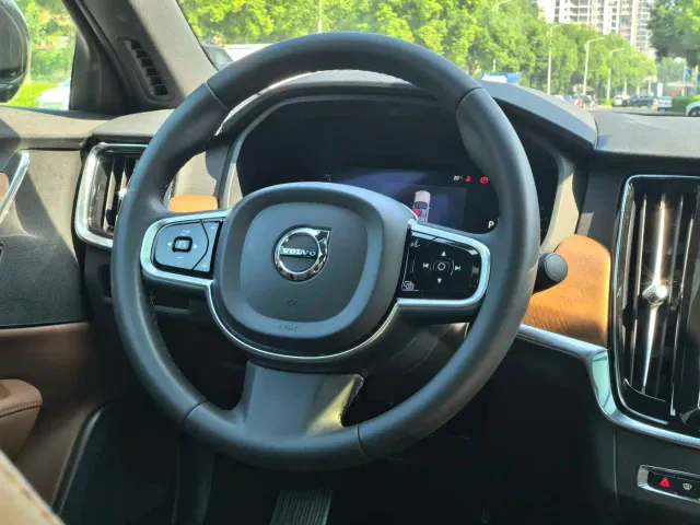 Volvo S90 — Фото автомобиля 10
