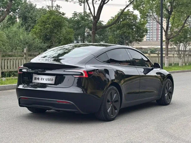 Tesla Model 3 — Фото автомобиля 3