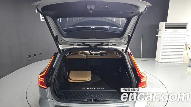 Volvo V60 Cross Country 2nd Gen — Фото автомобиля 20