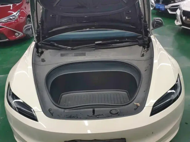 Tesla Model 3 — Фото автомобиля 19