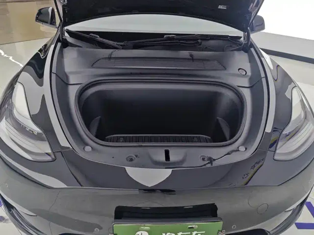 Tesla Model Y — Фото автомобиля 10