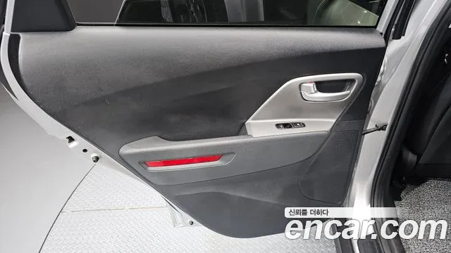 Kia Niro — Фото автомобиля 14