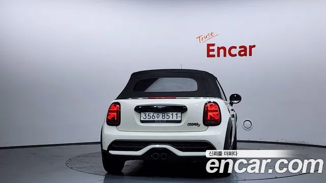 Mini Cooper Convertible — Фото автомобиля 4