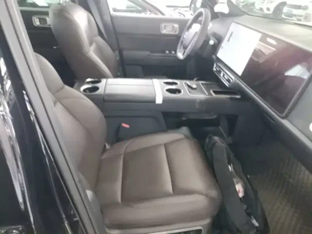 Li Auto L8 — Фото автомобиля 24