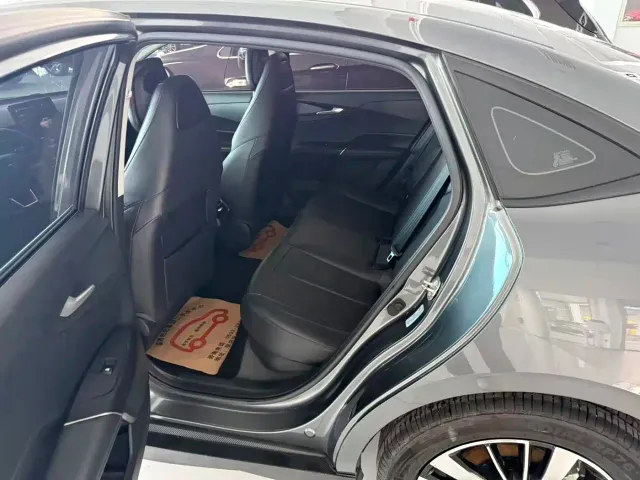 Changan Qiyuan A05 — Фото автомобиля 8