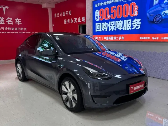 Tesla Model Y — Фото автомобиля 3