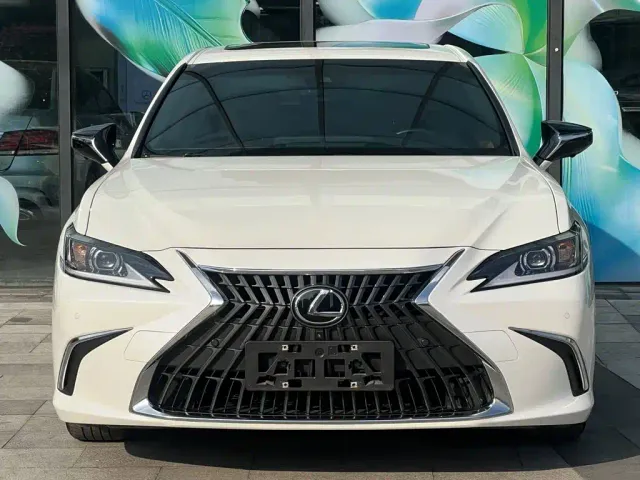 Lexus ES — Фото автомобиля 18