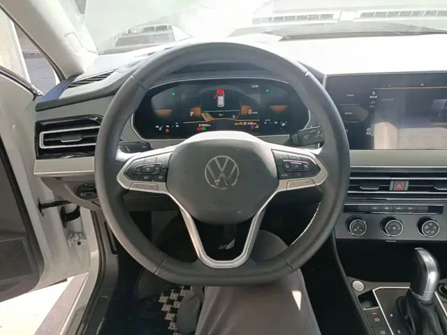 Volkswagen Lavida — Фото автомобиля 10