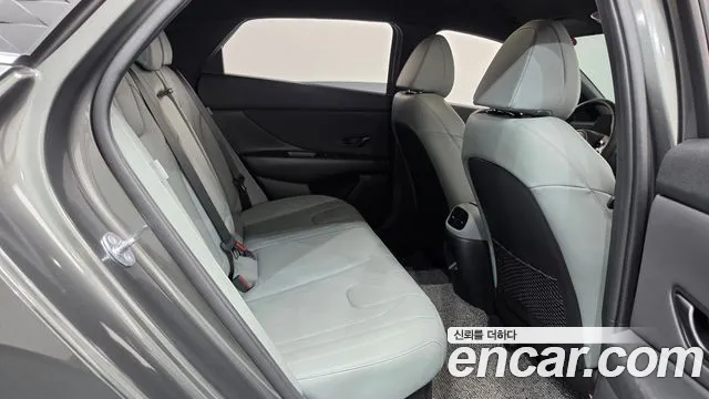 Hyundai AVANTE Inspiration — Фото автомобиля 11