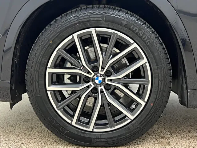 BMW iX1 — Фото автомобиля 10